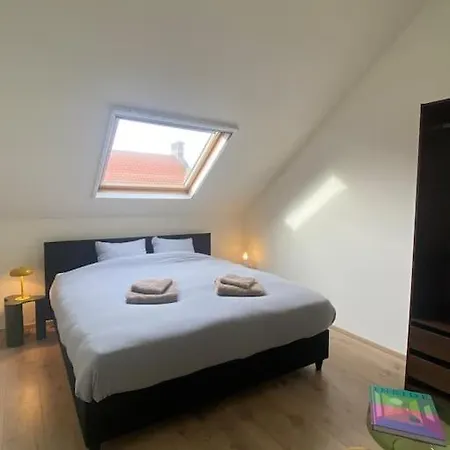 בית נופש Woning - Oosteroever