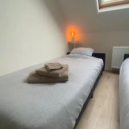 בית נופש Woning - Oosteroever